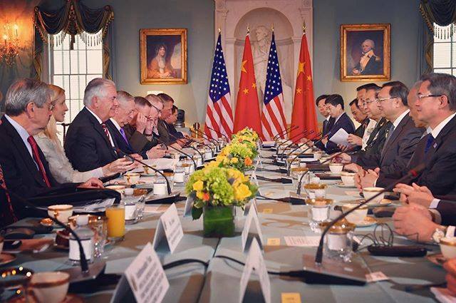 首輪美中外交安全對話，21日在美國首府華盛頓特區舉行，雙方達成不少共識。   圖：翻攝美國國務院臉書