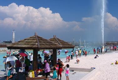 淺水灘及白沙是民眾消暑的另一項選擇。   圖：嘉義縣文化觀光局