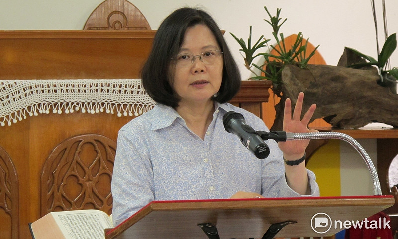 總統蔡英文23日前往桃園市復興區角板山後山比亞外教會視察長照2.0。   圖：林朝億/攝