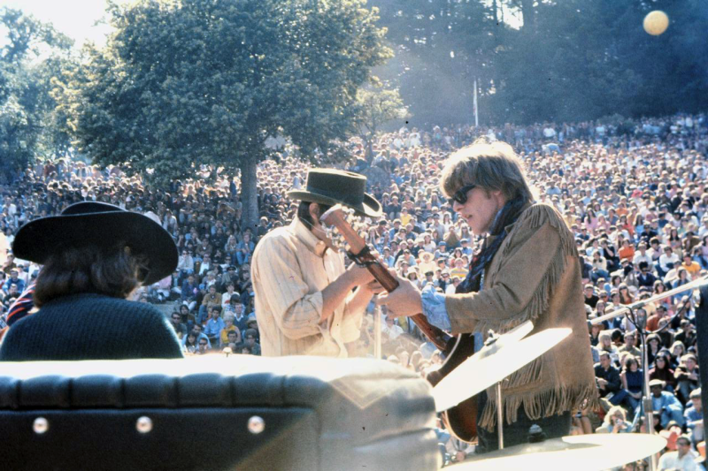 愛之夏（Summer of Love）是一個社會現象，發生於1967年的夏天，以反戰為主旨；當時有多達十萬人匯聚在舊金山的海特-艾許伯里區的附近，後來被稱為「嬉皮士革命」。   圖：翻攝自Wiki