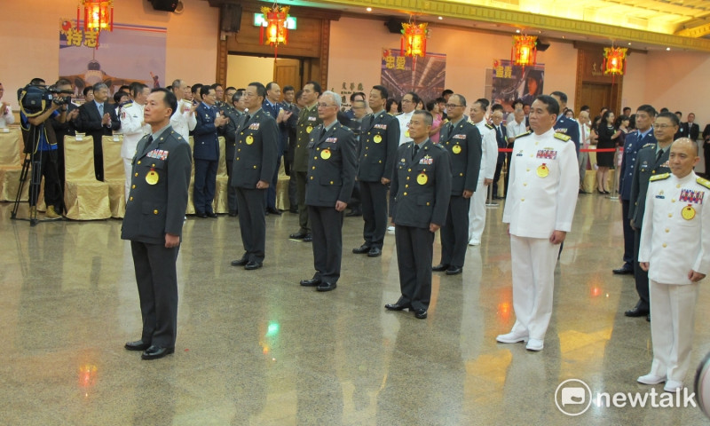 國防部27日舉辦民國106年下半年陸海空軍將官進任布達暨授階典禮。   圖：林朝億/攝