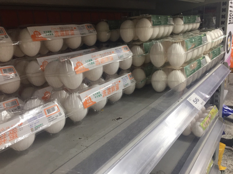國內目前銷售雞但有盒裝蛋及散裝蛋兩種，不管是散裝或是盒裝蛋都有來源可查詢，民眾可多加利用。   圖：丘秝榕攝