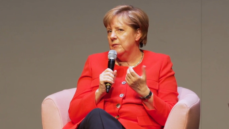 德國總理梅克爾在接受《brigitte》雜誌訪問時表示，希望有關同性婚姻的討論，能憑良心做決定。   圖：翻攝《brigitte》影片