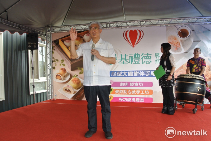 台中市觀旅局長陳盛山為「O基禮德」驛館開幕站台，他表示會帶朋友來當秘密客。   圖：唐復年/攝