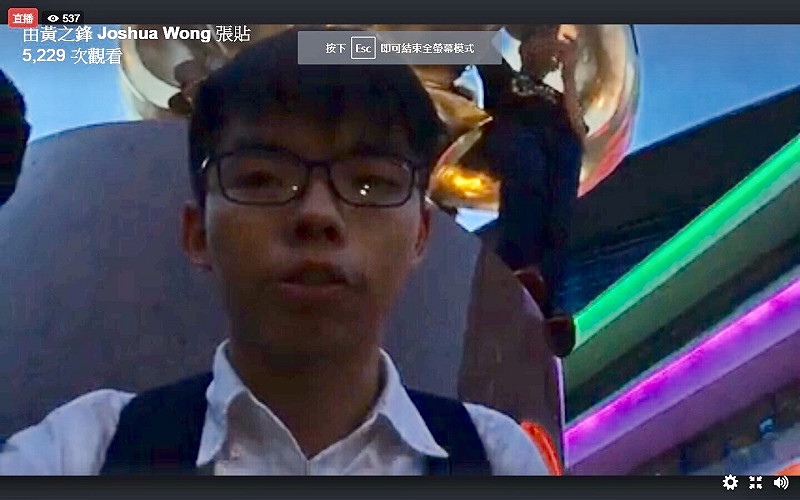 黃之鋒在佔領香港金紫荊廣場的自拍照。   圖 : 翻攝自黃之鋒臉書