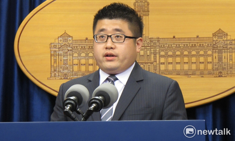 總統府發言人林鶴明29日表示，總統府感謝美國參議院軍事委員會通過的法案。   圖：林朝億/攝