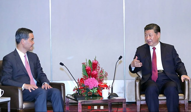 中國國家主席習近平29日中午在香港會見特首梁振英。   圖：翻攝央視網