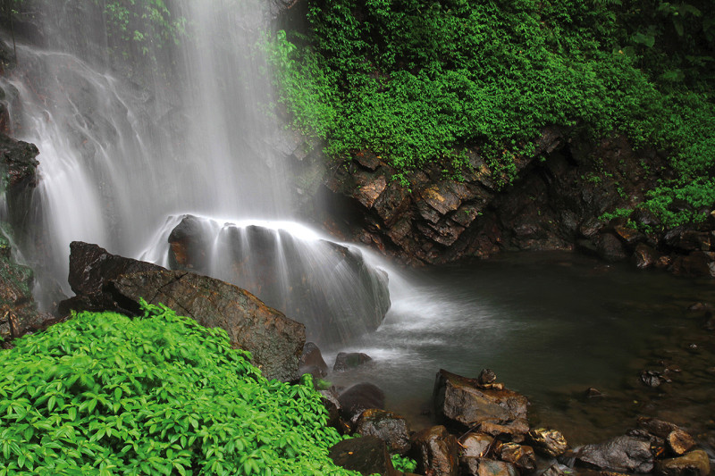 高雄茂林風景區的情人谷擁有峽谷、清溪和瀑布潭水的美景   圖：交通部觀光局提供