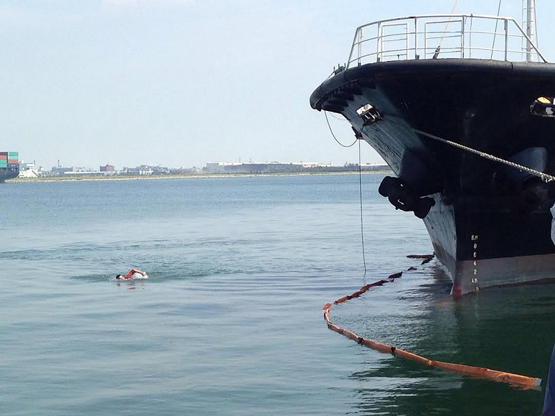 台中港西6碼頭舉辦「106年度台中市海洋油汙染緊急應變暨海上救難聯合演練」，練模擬化學運輸船載運「乙酸乙酯」外洩爆炸油汀染海洋&nbsp;&nbsp;&nbsp; 圖:台中市府提供