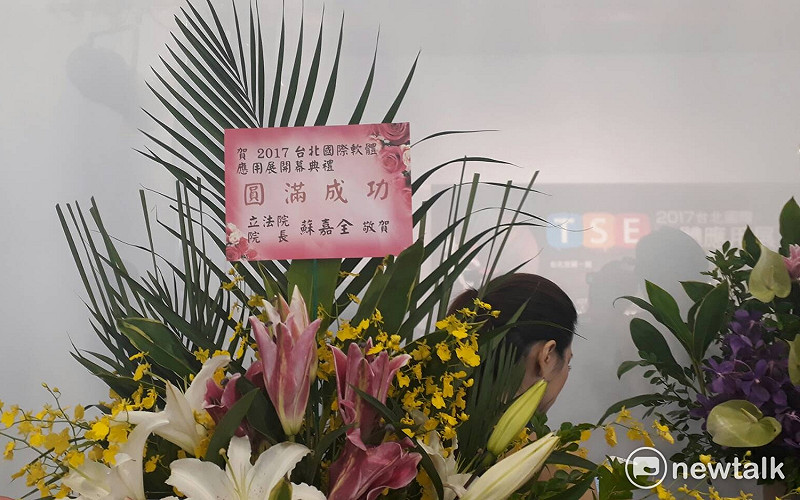 立法院長蘇嘉全也特別送上花籃表達關切。&nbsp;&nbsp;&nbsp;圖：蔡幸秀 攝影