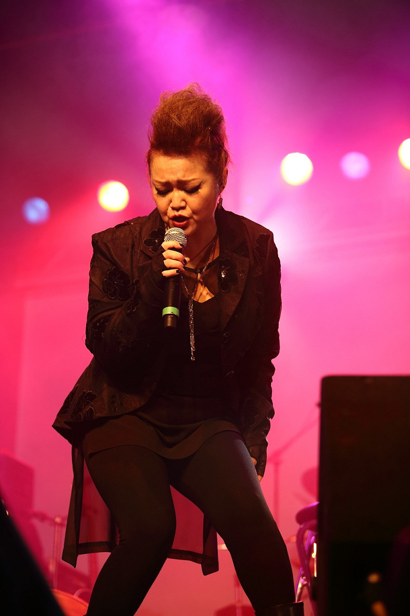 搖滾教母娃娃金智娟在台北河岸音樂季演唱經典歌曲。   圖：台北觀傳局提供