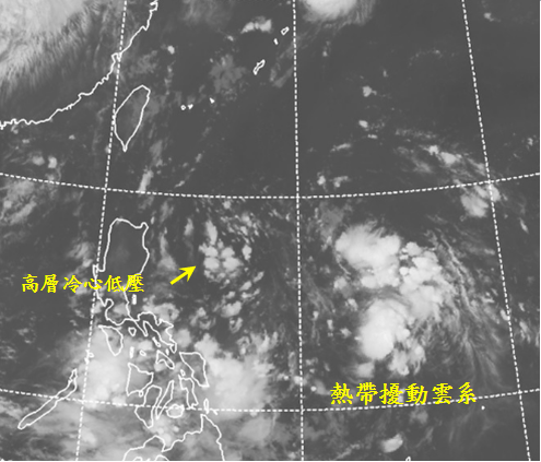 根據昨日的觀測畫面，菲律賓東方海面熱帶擾動雲系仍在發展，其西側有減弱中的高層冷心低壓，兩者之間的交互作用是很值得觀察的。   圖：翻攝自洩天機教室