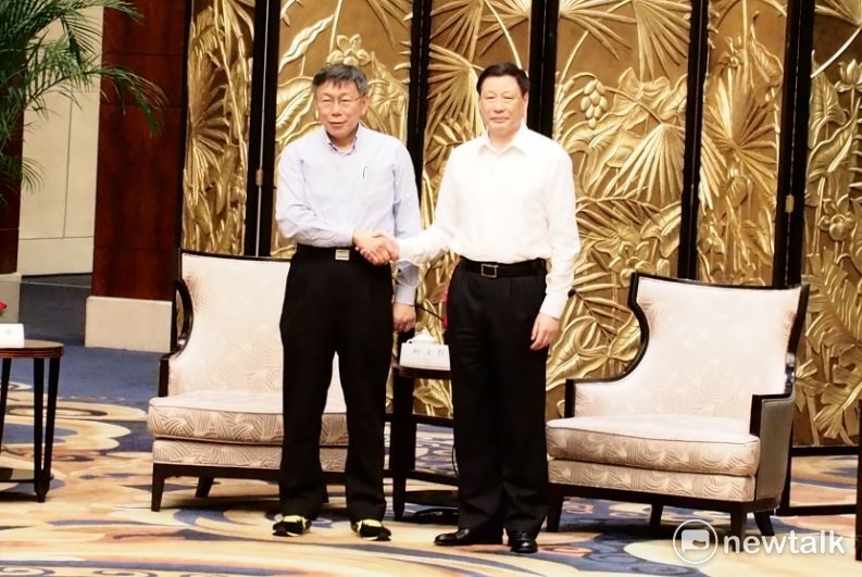 台北市長柯文哲（左）與上海市長應勇（右）合影。   圖 : 周煊惠／攝