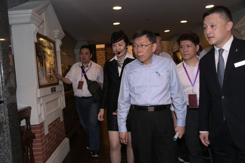 台北市長柯文哲參觀東方明珠塔及上海城市歷史發展陳列館。 圖 : 台北市政府/提供