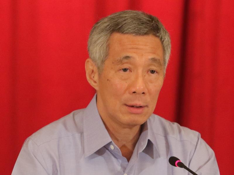 已故新加坡建國總理李光耀故居爭議，總理李顯龍和弟妹臉書筆戰，他決定3日在國會復會時發表聲明，回應妹妹李瑋玲和弟弟李顯揚做出的各項指控，並接受國會議員提問。   圖 :  中央社/提供