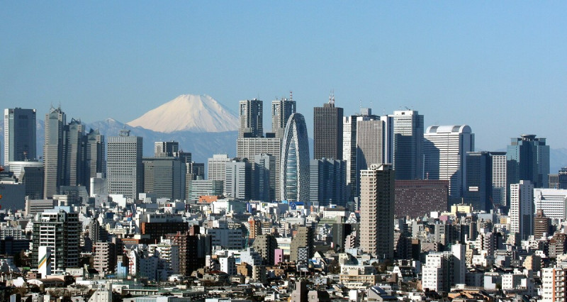 日本和英國相繼宣布國內生產毛額（GDP）連續第二季度出現負成長，正式步入衰退的陰影。圖為日本東京。   圖 : 翻攝自維基百科