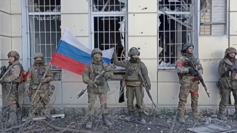 烏克蘭軍隊 17 日宣布棄守陷入困境的烏東頓涅茨克州城市阿夫迪夫卡（Avdiivka），雙方近期在該血腥戰線投入大量兵力，並進行維持數月的激戰。   @MykhailoRohoza