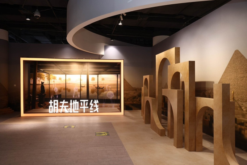  胡夫地平線-金字塔沉浸式探索體驗展北京站現場照 圖：HTC/提供 