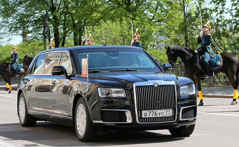 愛車的金正恩訪俄時，被爆視察普丁的總統級Aurus Senat豪華轎車，並接受邀請親自登上後座，圖為該款車型。   圖：翻攝自維基網站／克里姆林宮