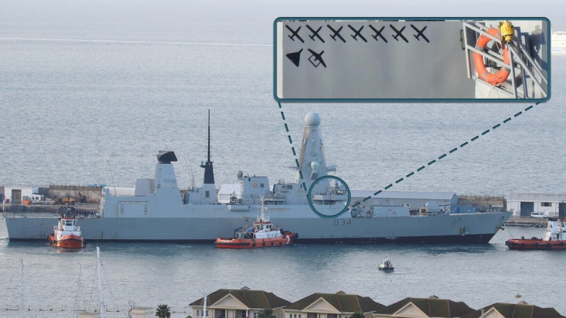 英國皇家海軍 45 型戰艦鑽石號返航直布羅陀時，被發現已塗上擊落的胡塞武裝無人機標記。   圖：翻攝自極光 X（前推特）帳號