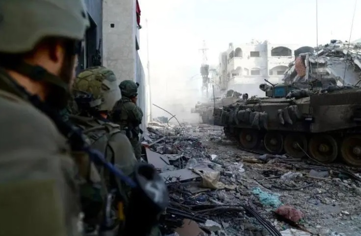 以色列與哈瑪斯已經交戰超過半年，影響許多居住在巴勒斯坦地區的人民。美國計畫花費 3.2 億美元，對加沙地區的居民提供人道主義救援。圖為以色列士兵。   圖：翻攝自成視評論