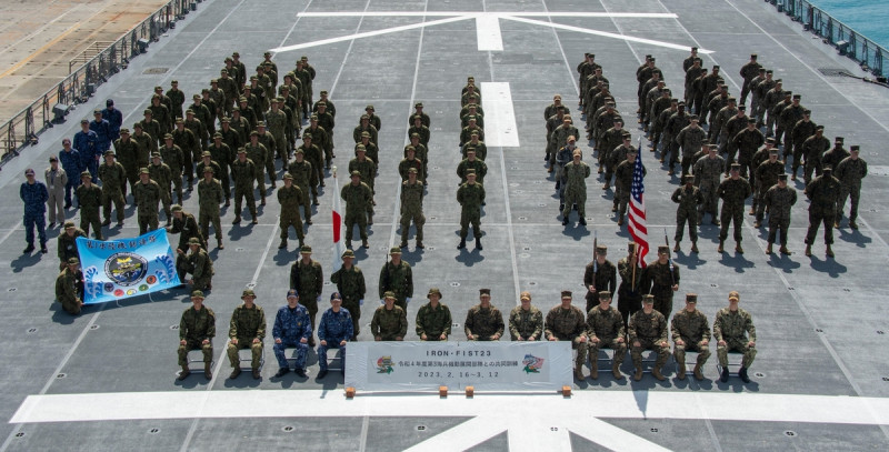 日本陸上自衛隊、美國海軍陸戰隊 25 日起將進行名為「鐵拳」（Iron Fist）的聯合奪島軍演，旨在透過合作部署大規模行動，以遏制中國。（圖為去年演習畫面）   圖：取自美海軍陸戰隊官網