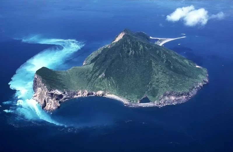 宜蘭龜山島封島3個月，而為了守護美麗的生態島嶼，東北角風管處今(26)日表示，自3月1日起開放遊客登島，每日開放1800名，須提前申請。   圖：東北角風景區管理處／提供