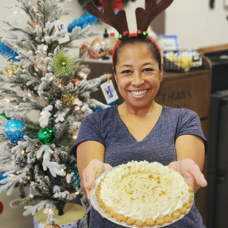 位於加州聖荷西的「The Giving Pies」餡餅店是一間小型的企業，老闆娘(Voahangy Rasetarinera)控訴遭特斯拉棄單，損失約新台幣50萬。   圖：翻攝自The Giving Pies 臉書專頁