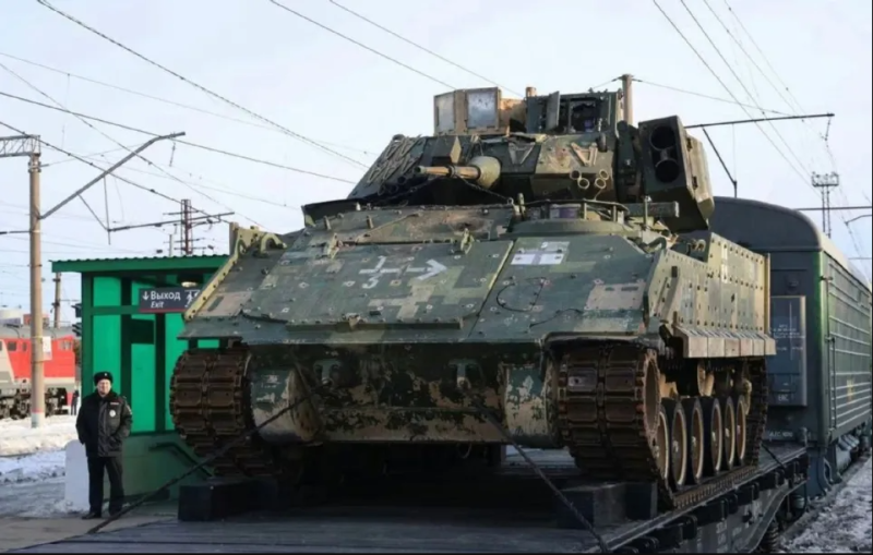 被俄軍繳獲的美製M2A2步兵戰車。   圖 : 翻攝自騰訊網