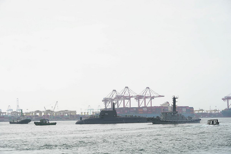 海鯤軍艦浮船前進。   圖：台船/提供