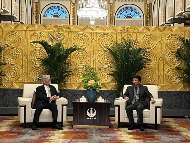 國民黨副主席夏立言（圖左）2月29日與中國國台辦主任宋濤（圖右）會面。   圖：國民黨文傳會/提供（資料照）