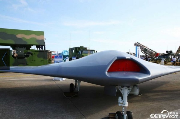 中國「天鷹」無人機近期釋出試飛影片片段，聲稱是達到國際先進水平的隱形無人機。   圖：翻攝自央視網