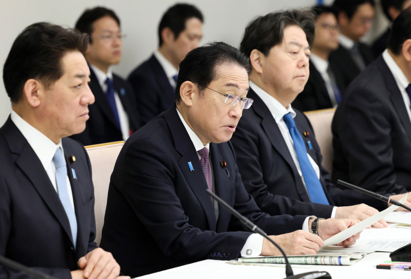 日本現任首相岸田文雄（左二）的民意支持度不高   圖：翻攝自首相官邸Ｘ（推特）