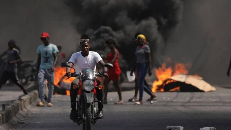 加勒比國家海地幫派暴力愈演愈烈，美國、德國均傳撤離使館人員。   圖 : 翻攝自X帳號@Sprinter99800