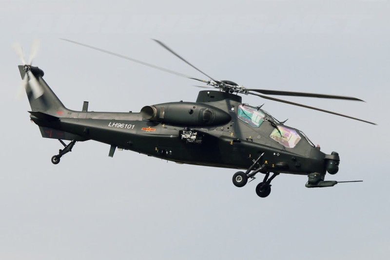 直-10（Z-10）綽號霹靂火，是由中國航空工業集團設計、昌河飛機工業公司製造的中型攻擊直升機。   （圖／3GO*CHN-405/mjordan_6／wiki／CC BY-SA 3.0 DEED）