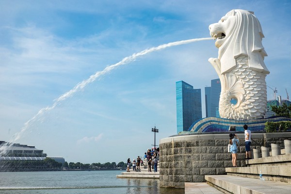 ▲為了響應永續，新加坡宣布將於2026年起開徵「永續航空燃料稅」。   圖/旅奇週刊
