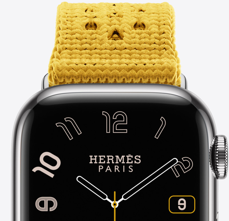 昨(4)日蘋果官網，無預警上架13、15吋MacBook Air筆電，今日還與Hermès共同推出Tricot系列錶帶，有四種顏色。   圖：取自蘋果官網