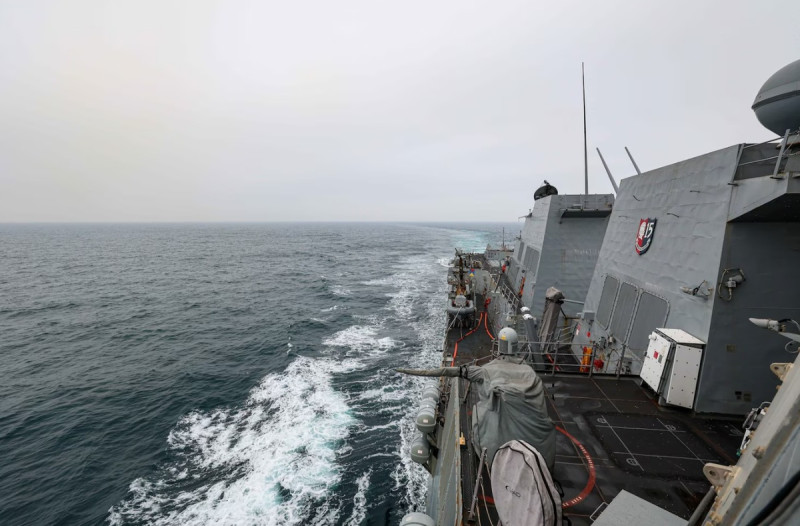 美國海軍第7艦隊5日發布新聞稿，指勃克級驅逐艦「約翰·芬恩號(DDG-113)」今天例行性穿越台灣海峽。   圖：翻攝c7f.navy.mil