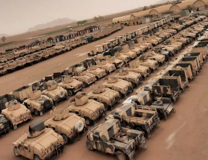 美軍留在阿富汗的軍事車輛。 美軍留在阿富汗的軍事車輛。