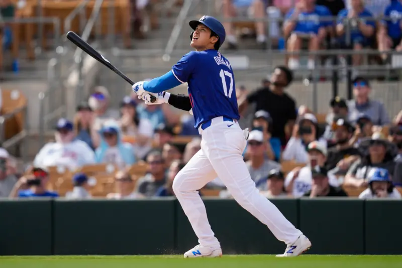 ▲洛杉磯道奇日籍球星大谷翔平本季專職打者，日本名捕里崎智也看好他打破邦茲（Barry Bonds）單季73支最多轟史詩紀錄。（圖／美聯社／達志影像）   