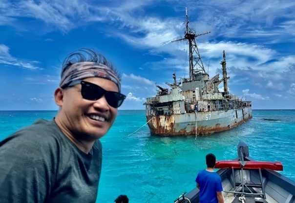 菲律賓西部軍區司令阿爾貝托．卡洛斯 ( Alberto Carlos)以前就常偽裝成漁民，前往仁愛礁進行補給任務。   圖 : 翻攝自騰訊網