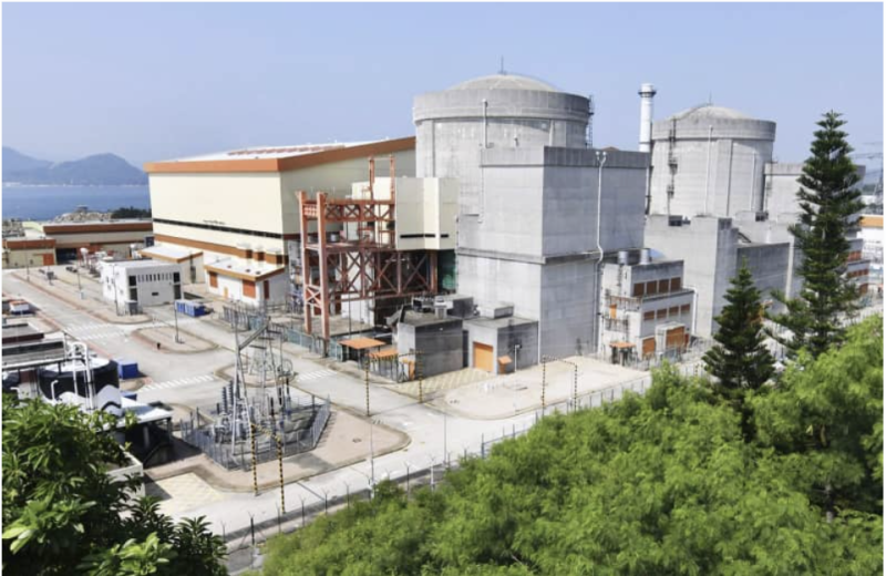 中國廣東省深圳市的大亞灣核電廠，是中國建成的第二座核電廠。   圖片來源/新華社