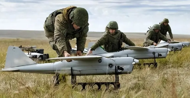 為了有效打擊烏軍防空系統，俄軍派出偵查無人機。
