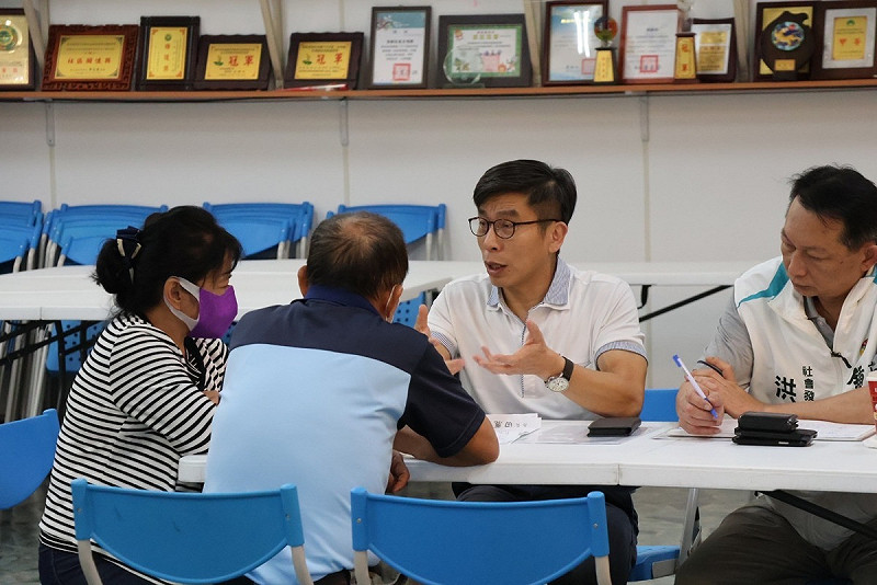 民進黨立委鍾佳濱深耕地方。   圖：鍾佳濱辦公室提供