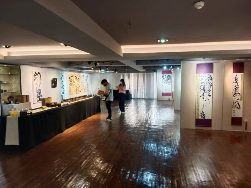 「幻墨．叫真」2024阿卜極個展在高雄市中國書畫學會會館展出。   圖：孫家銘攝