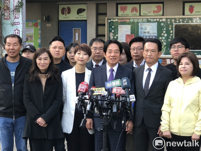 賴清德在台南所到之處，黨籍立委皆緊緊跟隨，足見他在地方的影響力，他最後的意向也將影響未來的台南市長人選。   圖：黃博郎／攝