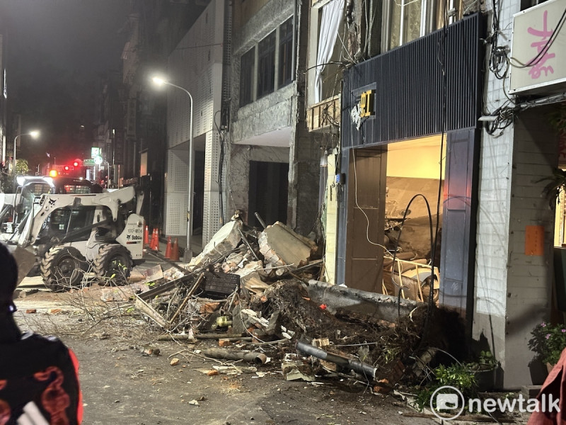 台北市大安區文昌街一處老舊公寓昨晚發生坍塌。   圖：周煊惠 / 攝