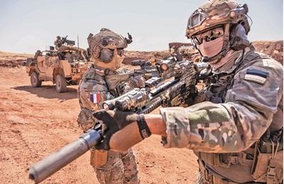 法國特種部隊在前線執行任務。   圖 : 翻攝自中新網