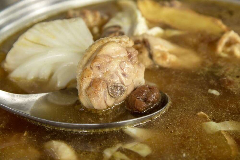 來梅嶺遊玩可順便品嚐梅子料理，其中，梅子雞是當地特色菜餚。   圖：台南市觀光旅遊局／提供