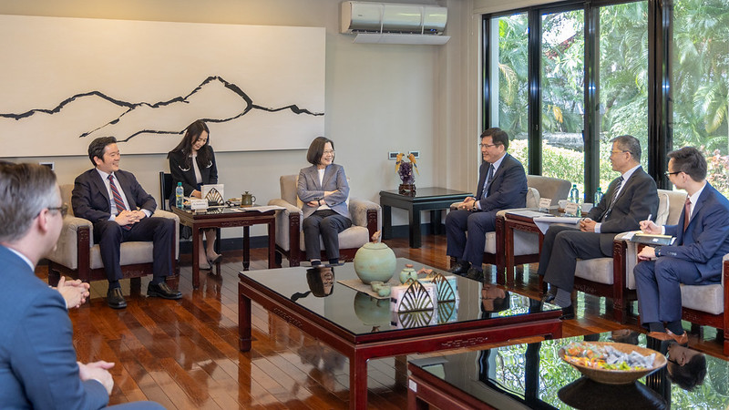 蔡英文總統今（22）日上午在寓所接見「全球台灣研究中心（GTI）訪問團」。   圖：總統府提供